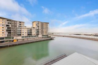 Lagoon Panorama - Relaxed Waterfront Escape near CBD - 6