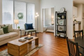 Stunning Renovated 2-Bedroom Suite in the Heart of Downtown - 3