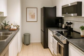 Stunning Renovated 2-Bedroom Suite in the Heart of Downtown - 2