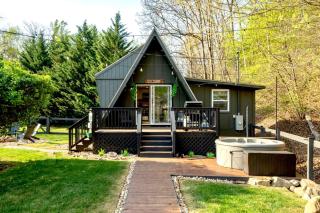 CrescentMoonCabin~SNP~Arcade~Yoga~HotTub~Dogs~ESVE - 8