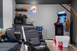 CrescentMoonCabin~SNP~Arcade~Yoga~HotTub~Dogs~ESVE - 3