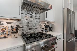 Rhythm Row - Rooftop Hot Tubs - Mins to Broadway - 6