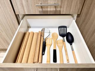 Jazlyn City Loft at 51 on Lazarett - 3