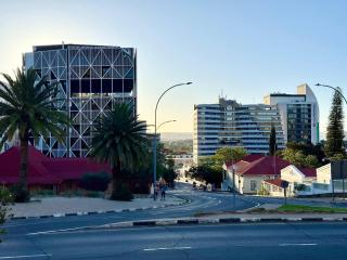 Jazlyn City Loft at 51 on Lazarett - 1