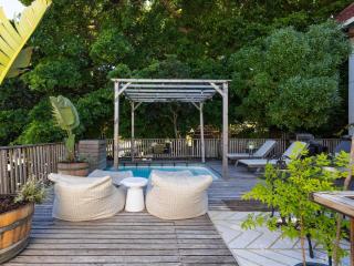 Bliss in the Bay Guesthouse - 1