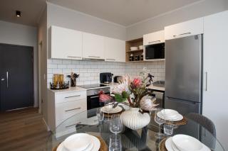 303 Seahorse - Premium 2 Bedroom Apt with Pool & Parking - 7