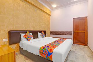 FabHotel Anant - 3