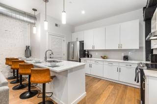 The Saddlery - Showroom - Walk to Broadway - 9