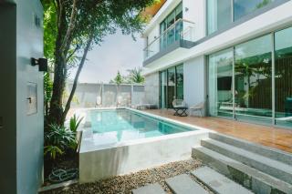 Teak 5 Bedroom Luxurious Pool Villa Bangtao Beach - 4