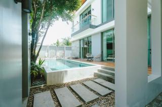 Teak 5 Bedroom Luxurious Pool Villa Bangtao Beach - 3