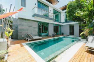 Teak 5 Bedroom Luxurious Pool Villa Bangtao Beach - 7