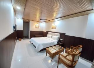 Cottage Club Inn - 9