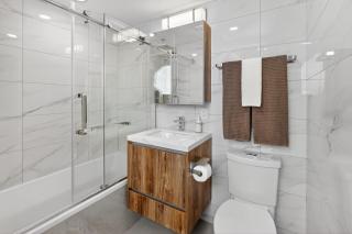 Charming Heritage-Style 2-Bedroom in the Heart of the West End - 3