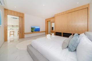 Near Laguna 4 BR morden pool villa V9 - 4