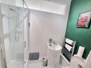 2 bedroom flat- 5 minutes walk from city centre - 2