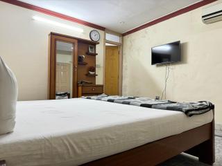 The Elegance Inn - 2