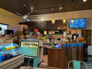 Waikiki Banyan Ohana Suite - 1