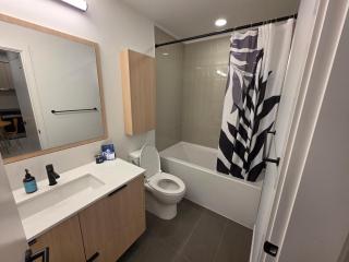 2 bedroom heart of Central Surrey - 6