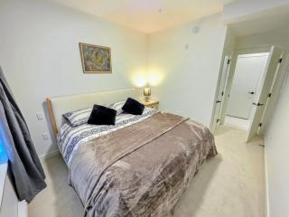 2 bedroom heart of Central Surrey - 4