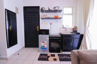 Ngong Road Studio, Racecourse Gardens with Free parking, Netflix &Pool, Pearl1 Luxury bnbs - 5