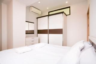 Nice 2 Bedroom apt near Republic Square with a Balcony - 4