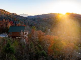 Luxury Cabin Rental, Perfect to see Fall Colors - 4