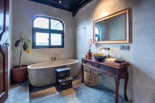 Chic industrial aesthetic loft - 5