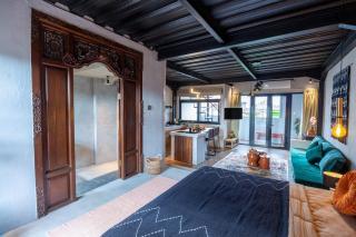 Chic industrial aesthetic loft - 3