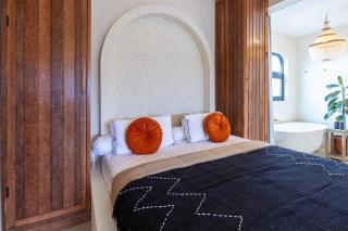 Divine mediterranean-style loft - 2