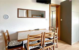 1 Bedroom Stunning Apartment In Vir - 8