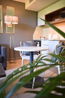 Serenity Suite, Private Unit, Resort & Beach Access - 2