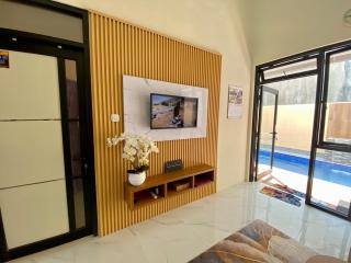 Sierra Villa Malang - Private Swimming Pool - 4 BR - 9