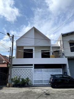 Sierra Villa Malang - Private Swimming Pool - 4 BR - 8