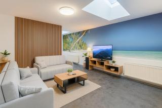 Ideal for Big Groups, Modern 14 Guest Apartment Near Prague - 2