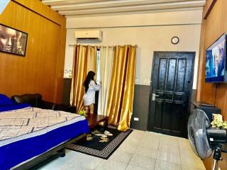 Axon Cozy Modern House Grey Near The Walking Street - 8