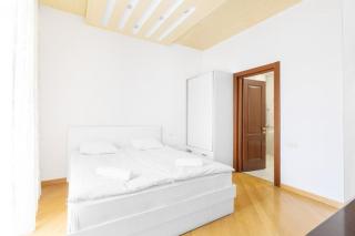 Luxe 3 Bedroom with 2 Baths, Great View, Bulvar Plaza! - 3