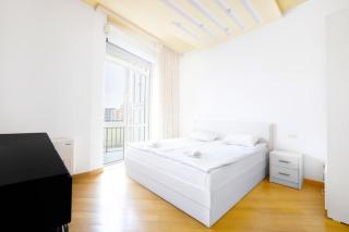 Luxe 3 Bedroom with 2 Baths, Great View, Bulvar Plaza! - 5