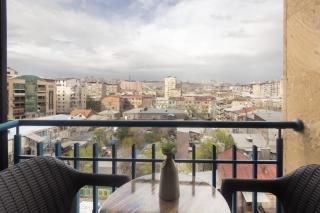 Luxe 3 Bedroom with 2 Baths, Great View, Bulvar Plaza! - 7