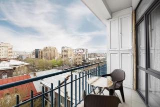 Luxe 3 Bedroom with 2 Baths, Great View, Bulvar Plaza! - 4