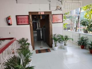 ANAND RETREAT GUEST HOUsE - 1