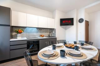 10 minutes to Venice, for 7, new & fully equipped - 9