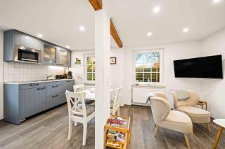 Silvia, zentrales Ferienhaus mit 2 Schlafzimmern, Terrasse, Hund willkommen! - 2