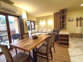 Woodsy views 1 bedroom apartment - 2