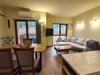 Woodsy views 1 bedroom apartment - 6