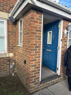 Modern 3-Bed Home Near Heathrow with Garden - 6