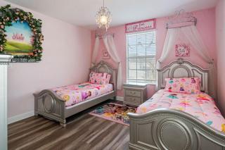 Bright 8 Bdrm Villa with Theater in Champions Gate - 9