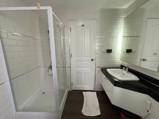 ห้องใหญ่ วิวดี กลางเมือง ใกล้บีทีเอส - 4