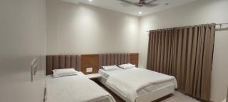 Hotel Abhishek Pride - Shani Shinganapur - 8