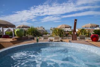 Best Western Premier Le Patio des Artistes Wellness Jacuzzi - Cannes - 8