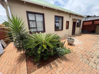 Joburg Triple Nest Retreat - 8